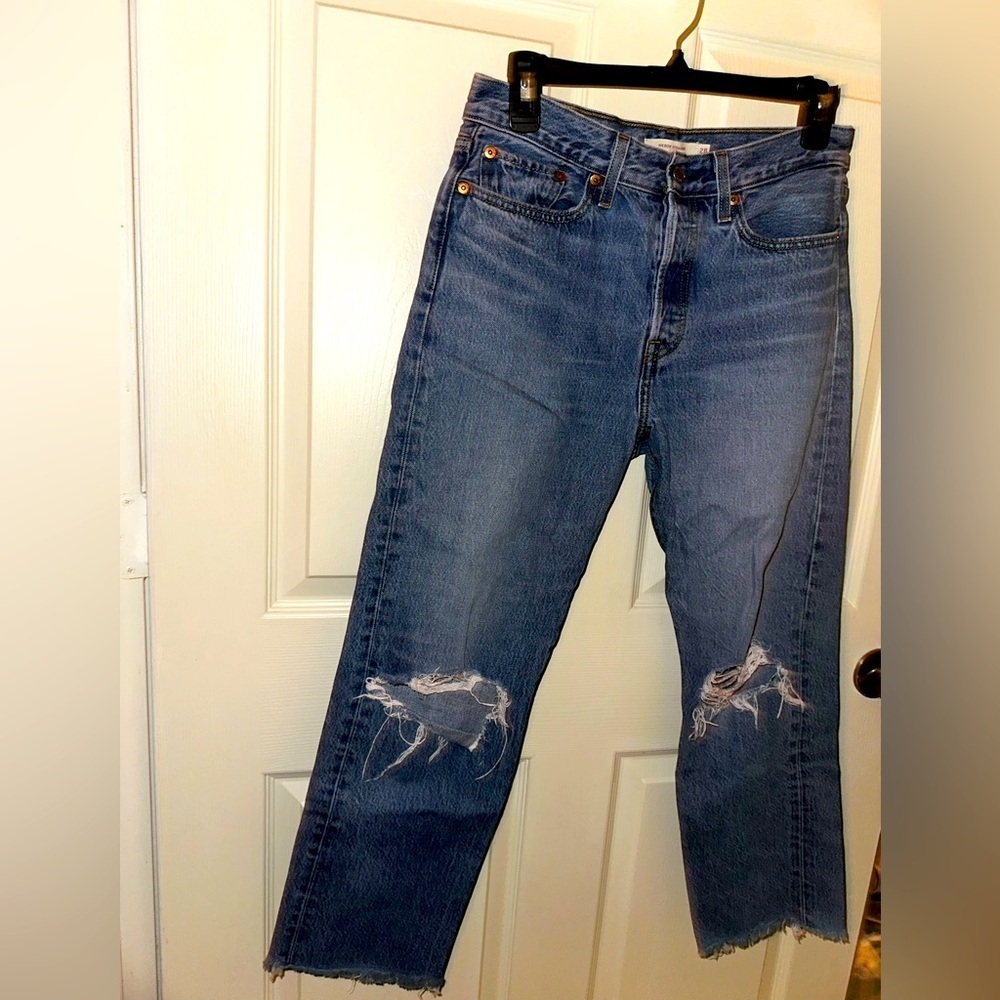 Women's Levi’s premium wedgie straight Blue Distressed Jeans 28 contemporary